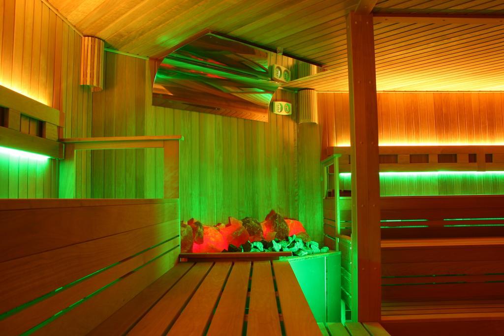 Holiday Beach Budapest Wellness Hotel With Sauna Park Экстерьер фото